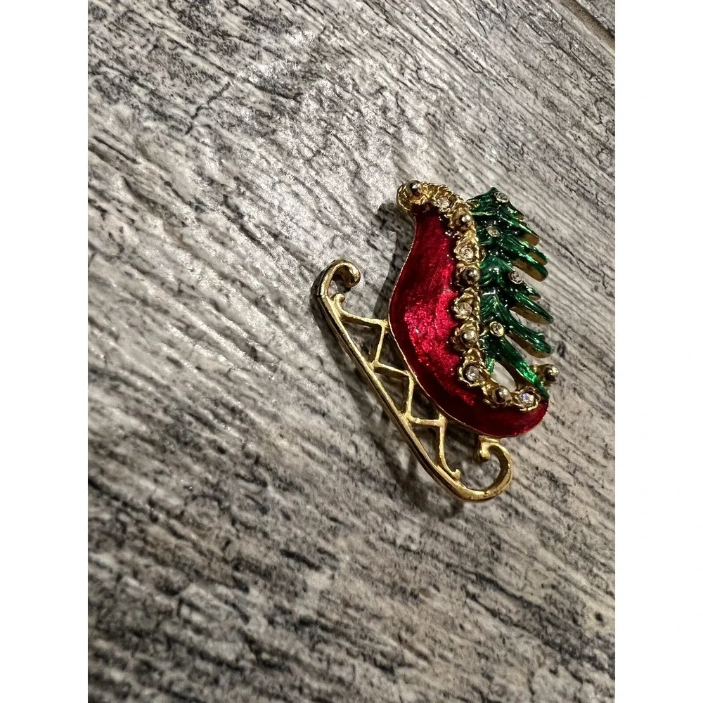 Christmas Tree Sleigh Brooch Pin Rhinestones Enameled Gold‎ Tone Vintage * ReAd